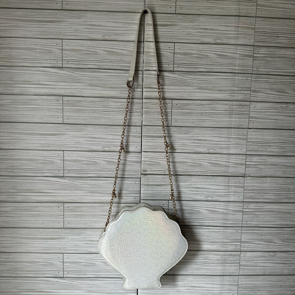 Shell-Shaped Bag - Picture 3 of 6